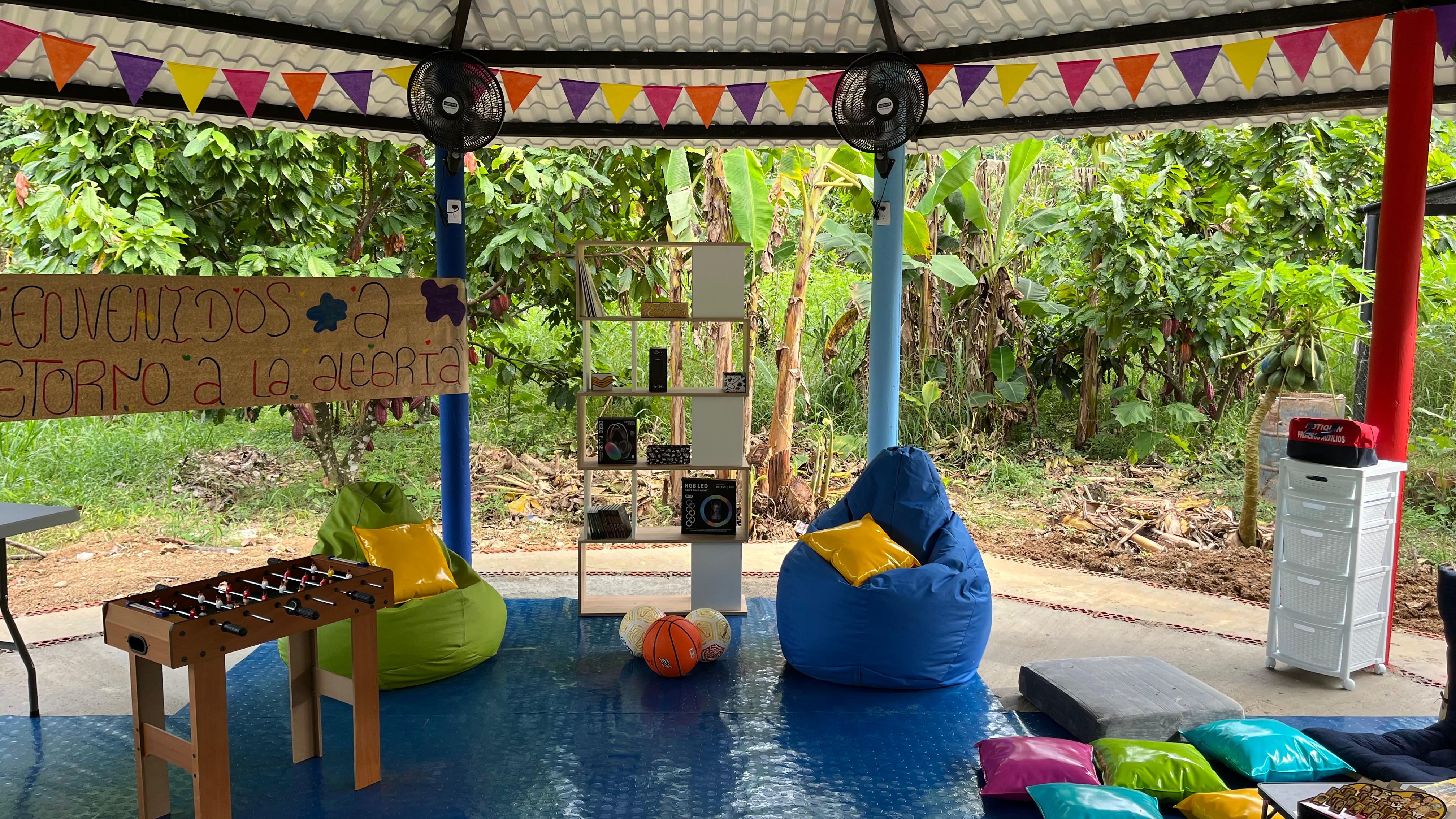 Niños y niñas en el Quiosco del Cuidado